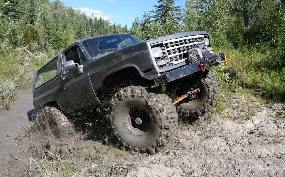 CONDUCCION DE CAMIONETA 4X4 Y MANEJO DEFENSIVO (1)